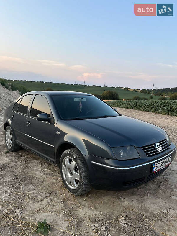 Седан Volkswagen Bora 2003 в Сокале