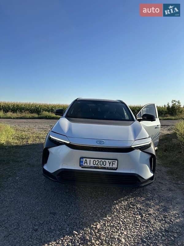 Внедорожник / Кроссовер Toyota bZ4X 2023 в Киеве