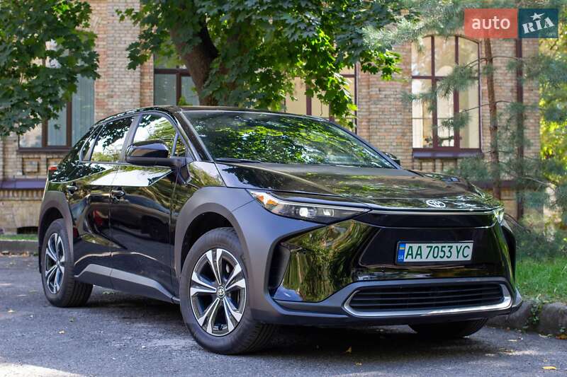 Позашляховик / Кросовер Toyota bZ4X 2023 в Києві