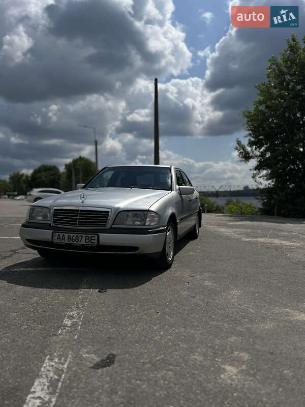 Седан Mercedes-Benz C-Class 1995 в Києві Седан Mercedes-Benz C-Class 1995 в Києві