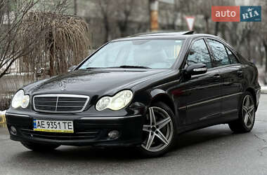 Седан Mercedes-Benz C-Class 2005 в Дніпрі Седан Mercedes-Benz C-Class 2005 в Дніпрі