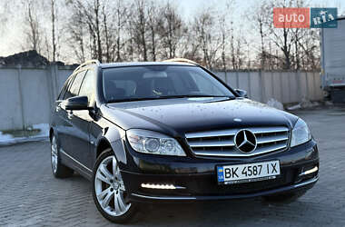 Універсал Mercedes-Benz C-Class 2010 в Сарнах