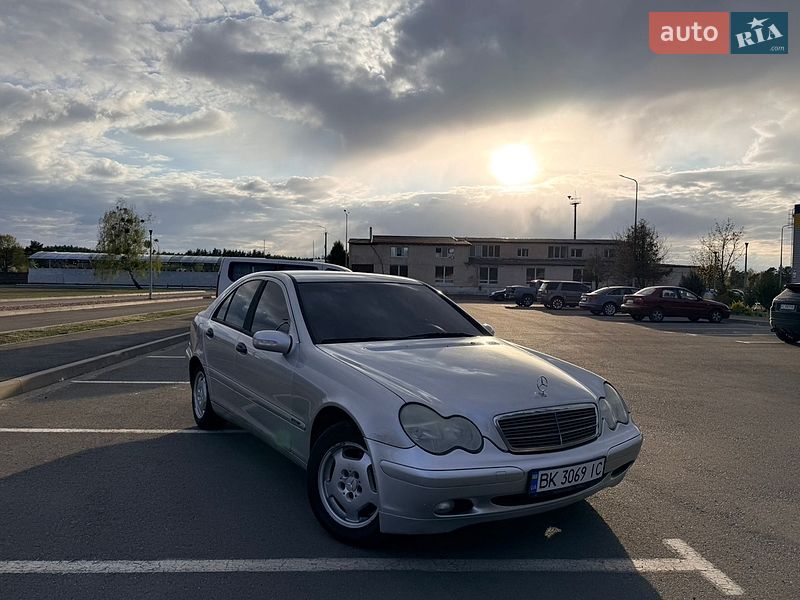 Седан Mercedes-Benz C-Class 2003 в Сарнах