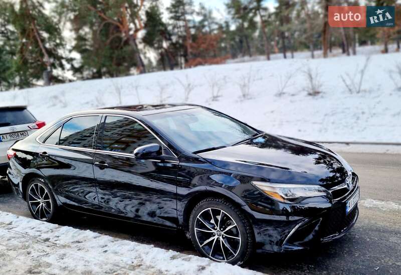 Седан Toyota Camry 2016 в Киеве