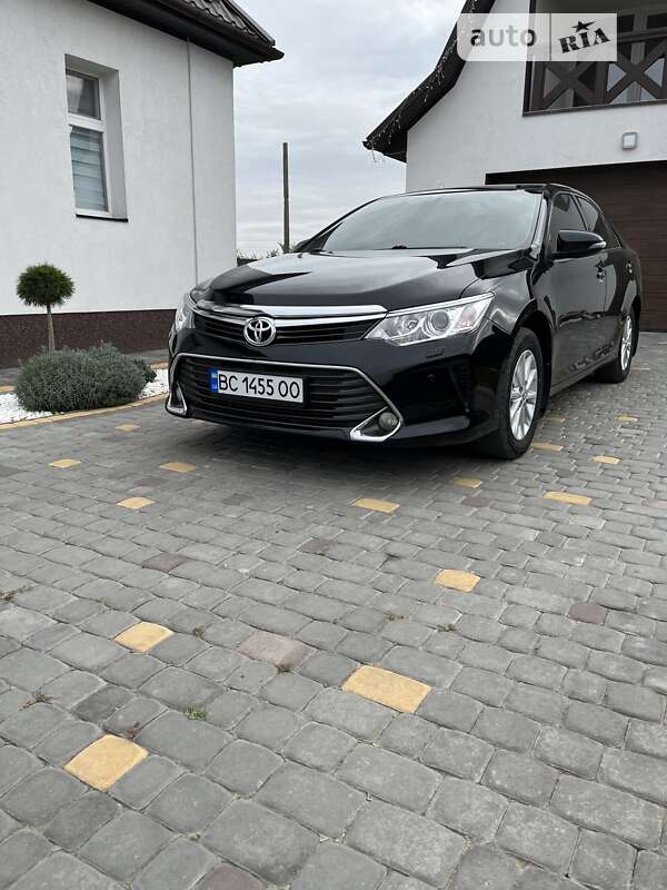Седан Toyota Camry 2015 в Гайсине