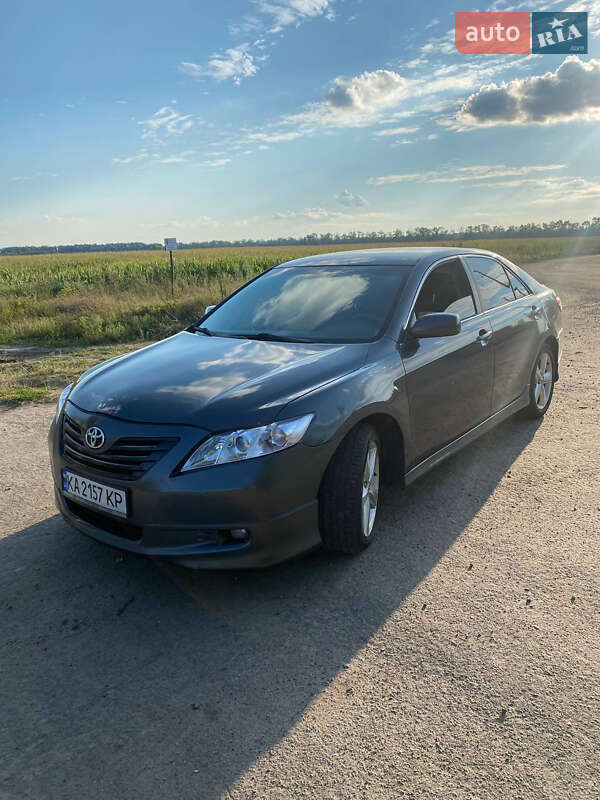 Седан Toyota Camry 2010 в Вишневом