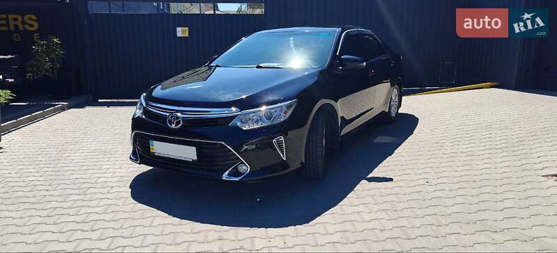 Седан Toyota Camry 2017 в Киеве