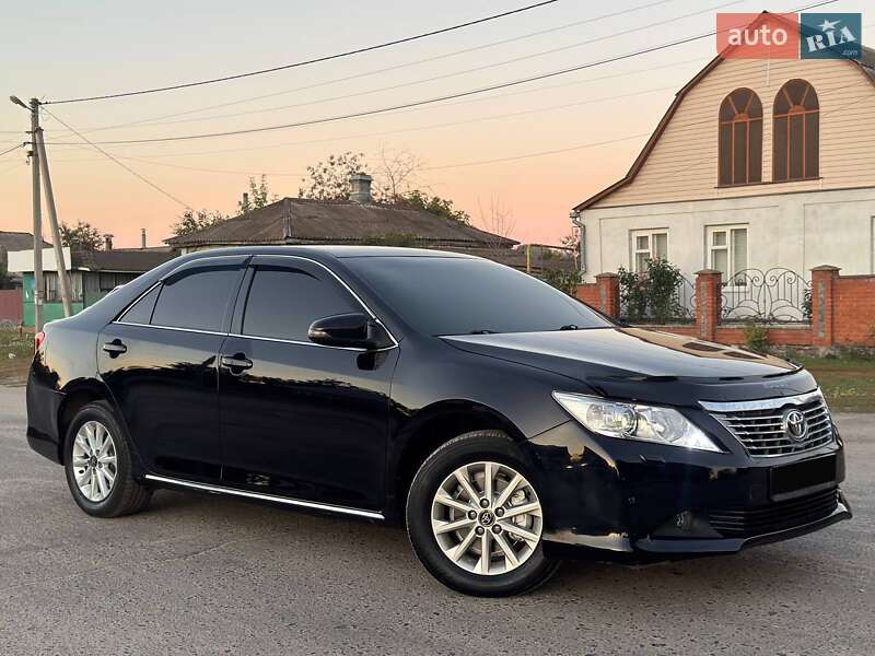 Седан Toyota Camry 2012 в Охтирці