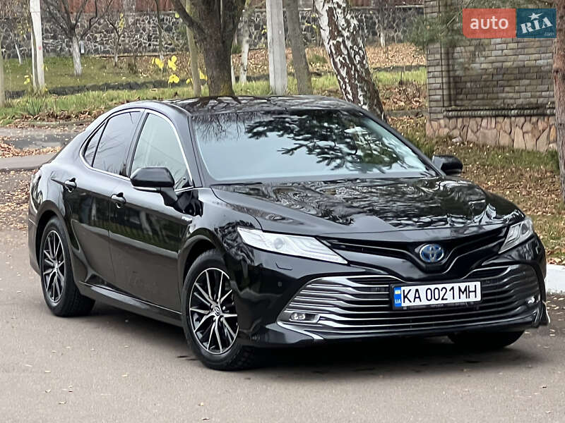 Седан Toyota Camry 2020 в Ровно Седан Toyota Camry 2020 в Ровно