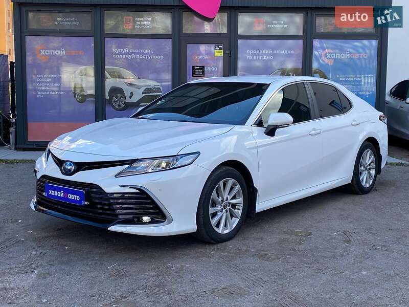 Седан Toyota Camry 2023 в Виннице