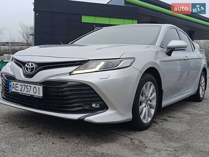 Седан Toyota Camry 2020 в Днепре Седан Toyota Camry 2020 в Днепре