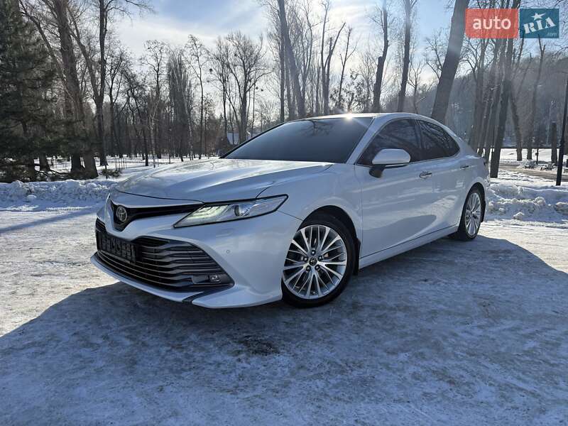 Седан Toyota Camry 2018 в Киеве