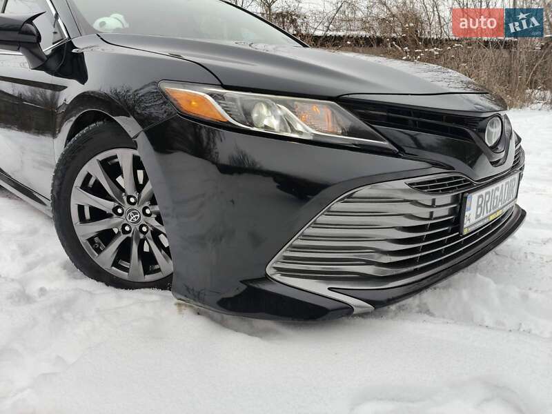 Седан Toyota Camry 2018 в Днепре