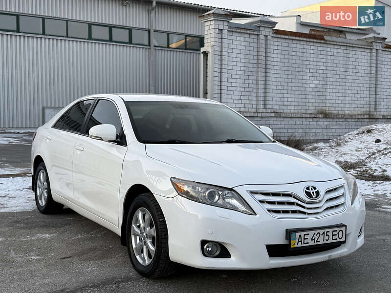 Седан Toyota Camry 2011 в Днепре