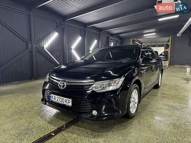 Седан Toyota Camry 2017 в Кривом Роге