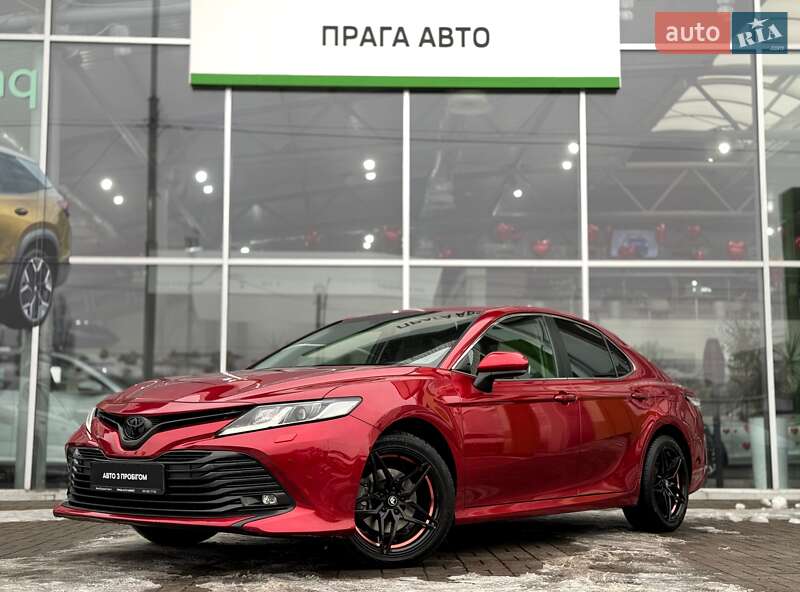 Седан Toyota Camry 2018 в Киеве