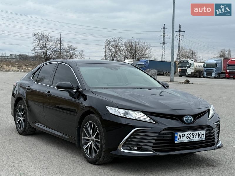 Седан Toyota Camry 2021 в Днепре Седан Toyota Camry 2021 в Днепре