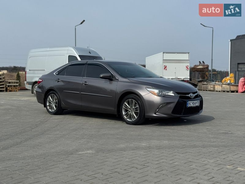 Седан Toyota Camry 2015 в Львові