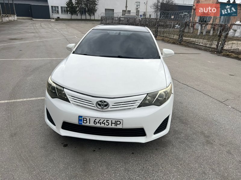 Седан Toyota Camry 2014 в Полтаве
