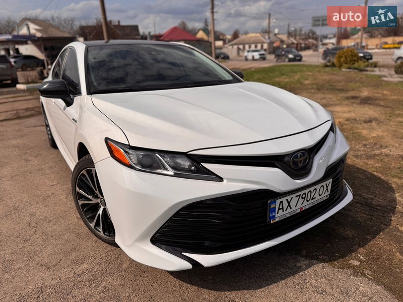 Седан Toyota Camry 2019 в Харькове