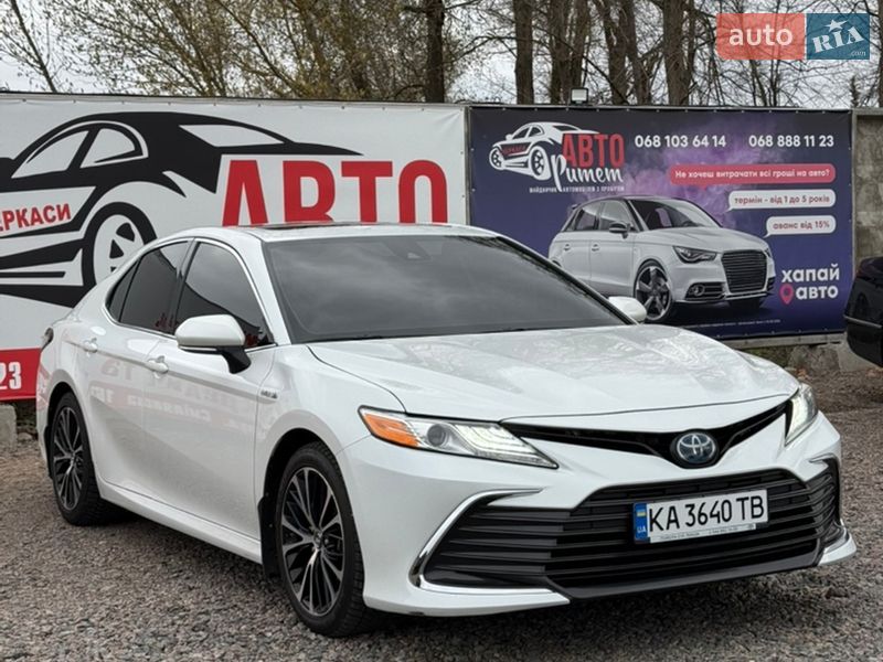 Седан Toyota Camry 2021 в Черкасах