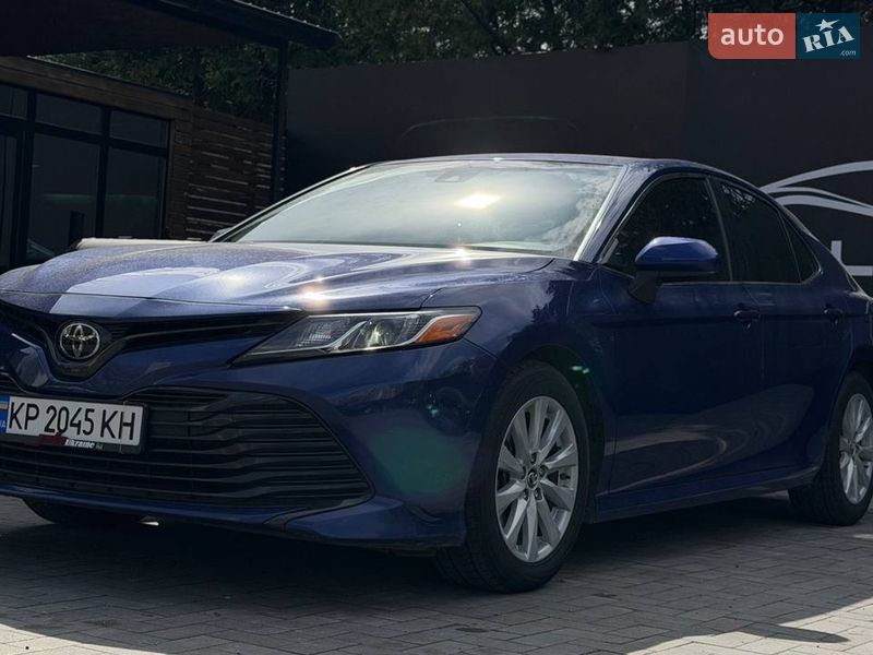 Седан Toyota Camry 2017 в Киеве