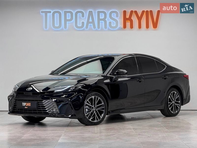 Седан Toyota Camry 2025 в Киеве