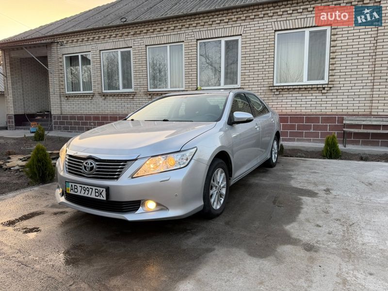 Седан Toyota Camry 2011 в Ямполі