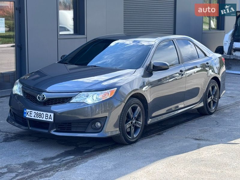 Седан Toyota Camry 2012 в Дніпрі