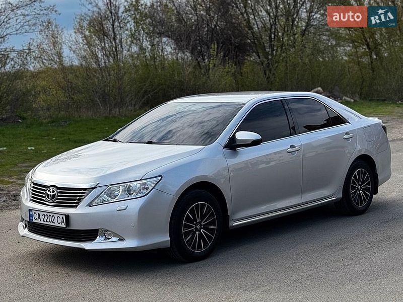 Седан Toyota Camry 2011 в Городище