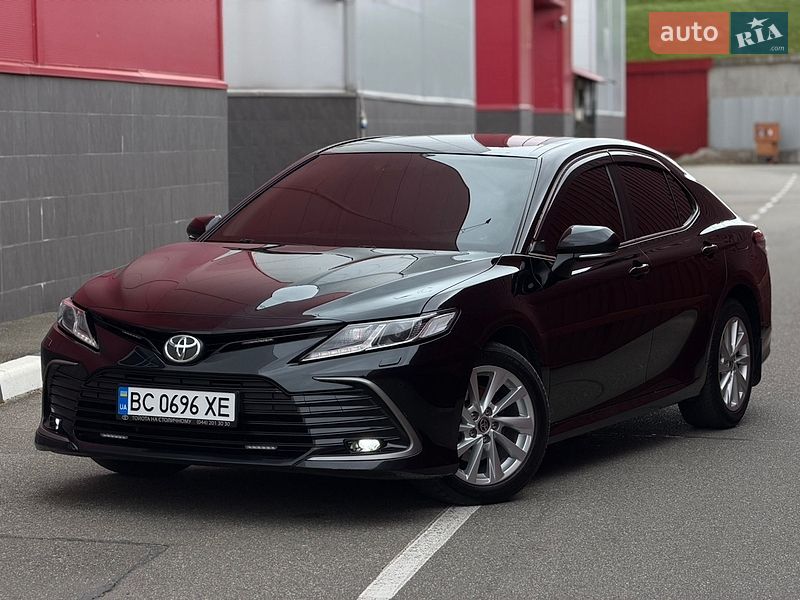 Седан Toyota Camry 2021 в Киеве