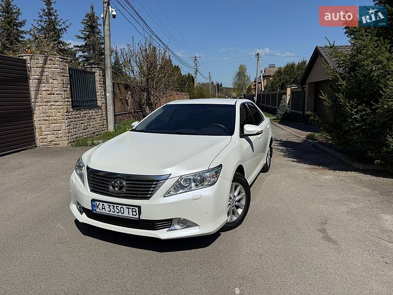 Седан Toyota Camry 2012 в Киеве