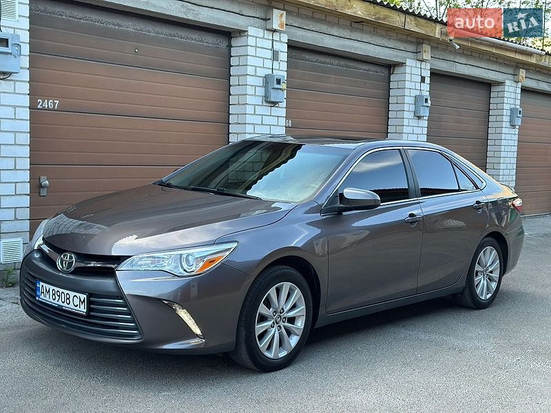 Седан Toyota Camry 2016 в Киеве