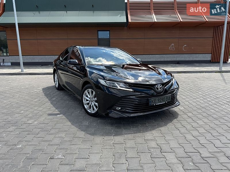 Седан Toyota Camry 2020 в Киеве