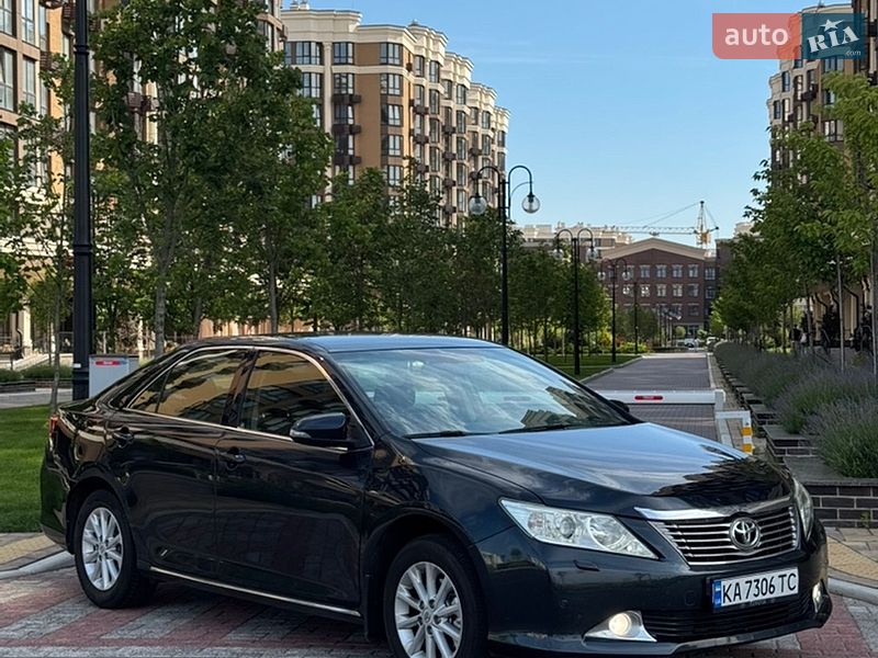 Седан Toyota Camry 2012 в Софиевской Борщаговке