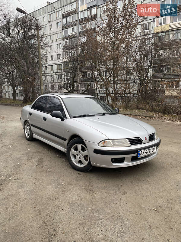 Седан Mitsubishi Carisma 2001 в Днепре Седан Mitsubishi Carisma 2001 в Днепре