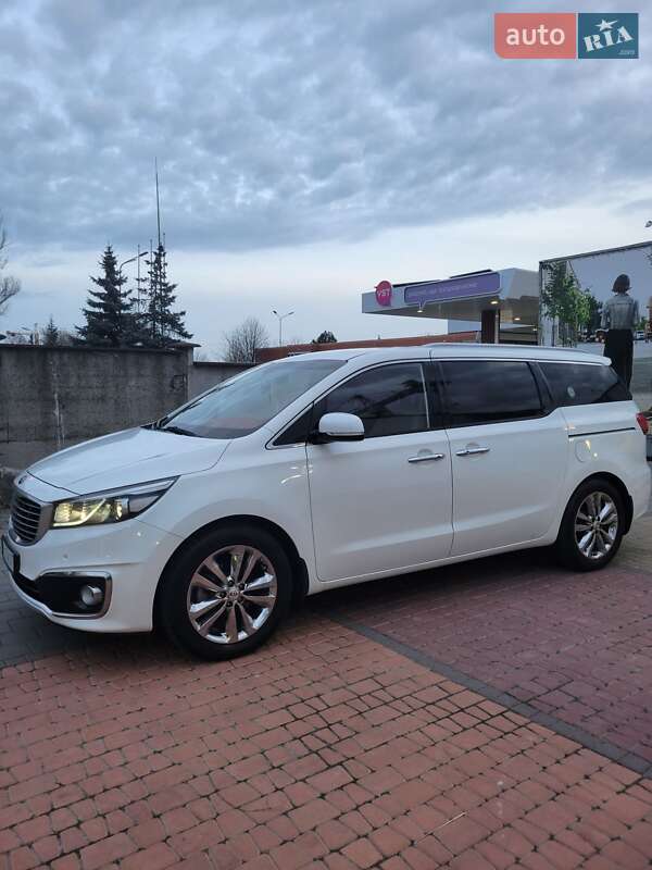 Минивэн Kia Carnival 2017 в Одессе Минивэн Kia Carnival 2017 в Одессе