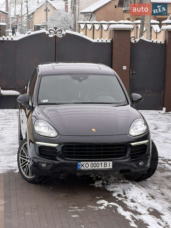 Внедорожник / Кроссовер Porsche Cayenne 2016 в Виноградове