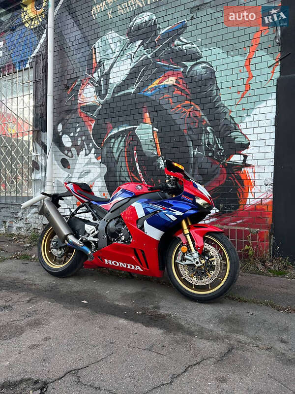Спортбайк Honda CBR 1000RR 2023 в Киеве