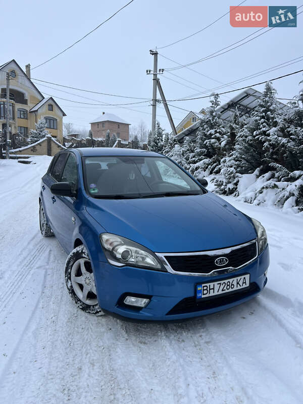 Хетчбек Kia Ceed 2010 в Чернівцях