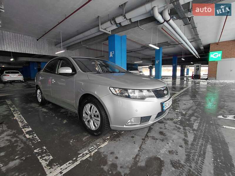 Седан Kia Cerato 2012 в Львове Седан Kia Cerato 2012 в Львове