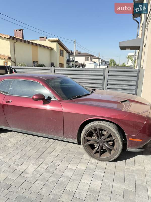Купе Dodge Challenger 2017 в Львові