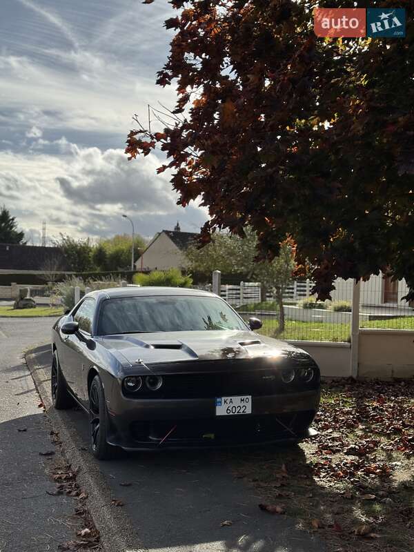 Купе Dodge Challenger 2016 в Львове Купе Dodge Challenger 2016 в Львове