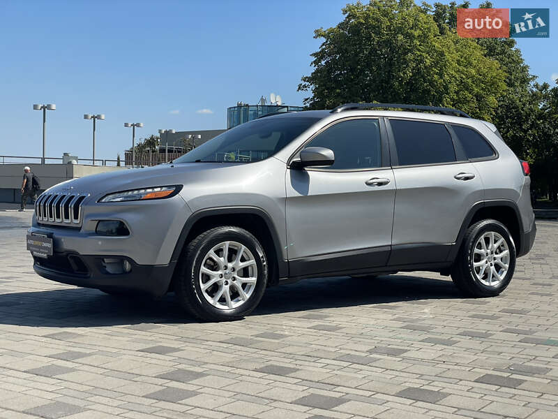 Внедорожник / Кроссовер Jeep Cherokee 2015 в Днепре