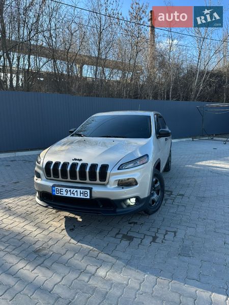 Внедорожник / Кроссовер Jeep Cherokee 2014 в Николаеве
