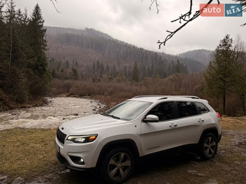 Внедорожник / Кроссовер Jeep Cherokee 2019 в Калуше