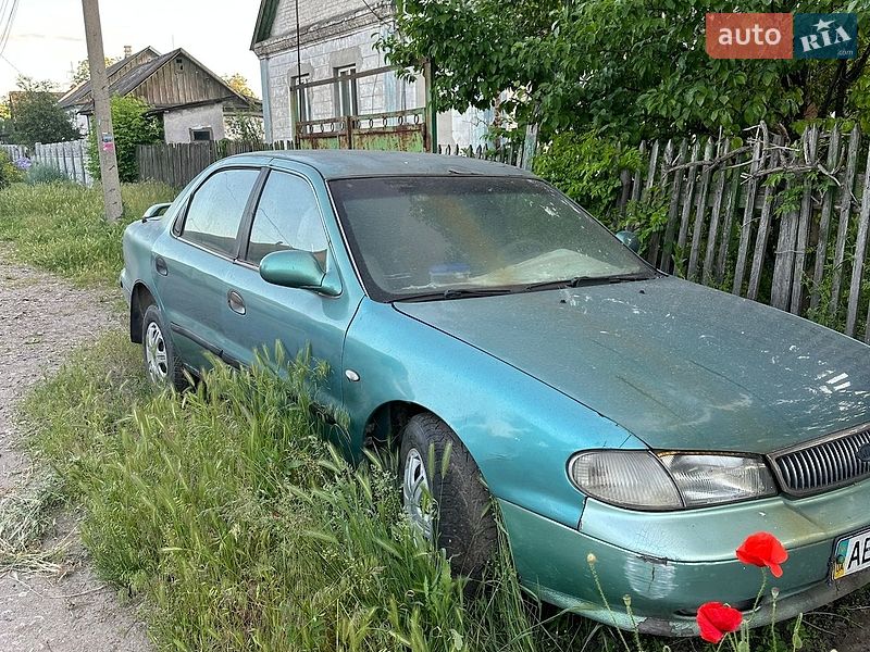 Седан Kia Clarus 1997 в Каменском