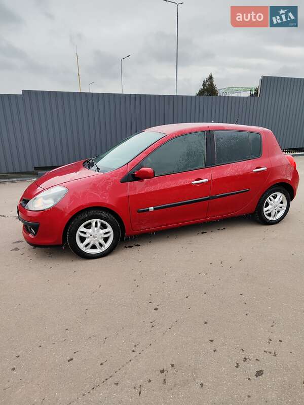 Хэтчбек Renault Clio 2009 в Полтаве Хэтчбек Renault Clio 2009 в Полтаве