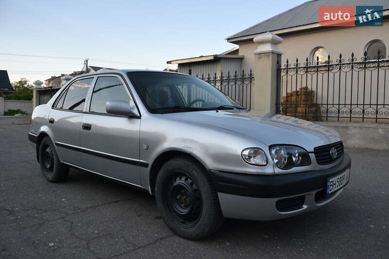 Седан Toyota Corolla 2000 в Одессе