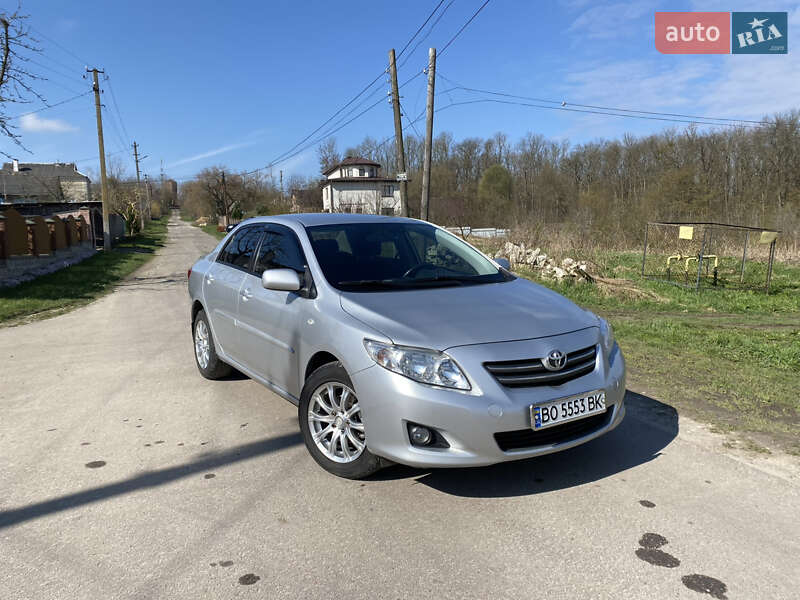 Седан Toyota Corolla 2008 в Тернополе